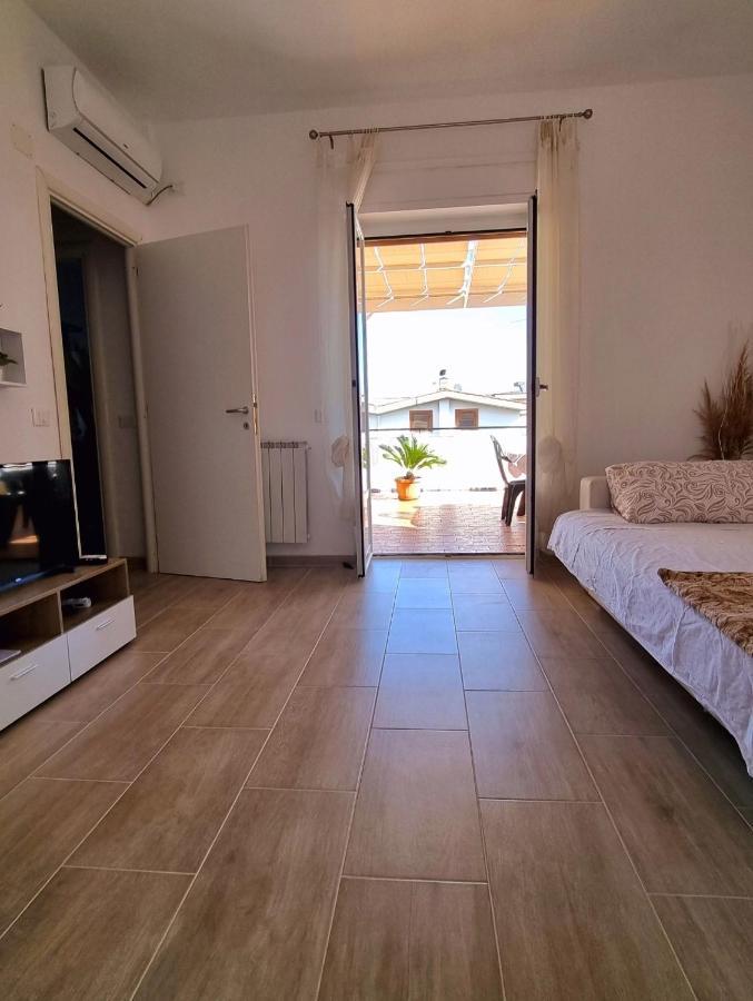 Attico Con Terrazzo Relax Apartment ลาดิสโปลี ภายนอก รูปภาพ
